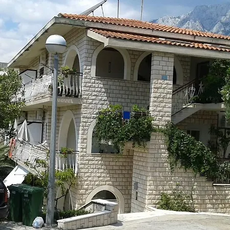 Apartment Dominik *